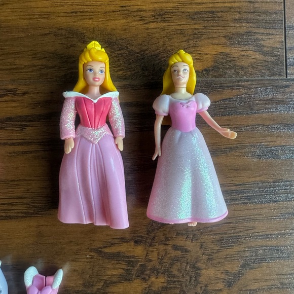 {Polly Pocket Disney} Princess Aurora Dolls With Dresses & Accessories - Picture 3 of 6